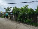 - ขายด่วน ที่ดินแปลงมุมติดถนนซอย พร้อมบ้านครึ่งปูนครึ่งไม้ และห้องเช่า 8 ห้อง ซอยรามอินทรา 47