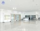 - ศูนย์รถยนต์ให้เช่าในชลบุรี (4S Centre for Rent) โชว์รูม ศูนย์บริการ พื้นที่จัดเก็บอะไหล่ และจอดรถยนต์