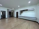  - ขายบ้านเดี่ยว 2 ชั้น ลาดพร้าว 101 หลังใหญ่เพดานสูง 2.90 เมตร หน้าบ้านทิศตะวันออก มีอ่างจากุซซี่ใหม่และ Rain Shower ทุกห้อง จอดรถได้ 2-4 คัน