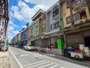 - โอกาสทอง! ขายอาคารพาณิชย์ 3 ชั้น รีโนเวทใหม่ ทำเลค้าขาย ซอยวิเศษสุข รามคำแหง 32