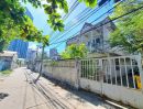 - ขายที่ดิน ซอยสุขุมวิท 46 คลองเตย กรุงเทพมหานคร เนื้อที่ 208 ตร.ว. พร้อมสิ่งปลูกสร้าง