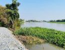 - ที่ดินติดแม่น้ำท่าจีน ทำเลศักยภาพ พุทธมณฑลสาย 7 เหมาะพัฒนาโครงการหลากหลายรูปแบบ ทางเข้าทรงคนอง ตำบลท่าตลาด อำเภอสามพราน จังหวัดนครปฐม