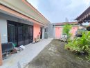 - ขายบ้านพร้อมพื้นที่ขนาดใหญ่ ทำเลใกล้ถนนปู่เจ้าสมิงพรายเพียง 100 เมตร ขนาด 113 ตร.วา เหมาะสำหรับครอบครัวใหญ่ บ้านพักอาศัยพร้อมพื้นที่จอดรถ