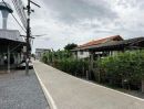 - ที่ดินเปล่า ใกล้วัดท่าไม้ ติดถนนคอนกรีต แปลงมุม