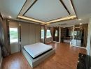 - ให้เช่าบ้านเดี่ยวสุดหรูหลังมุม The Grand Pinklao (เดอะ แกรนด์ ปิ่นเกล้า) พื้นที่ใช้สอยกว่า 400 ตร.ม. ปูหินอ่อนแท้ทั้งหลัง ตกแต่ง Built-in พร้อมอยู่