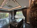 - ให้เช่าบ้านเดี่ยวสุดหรูหลังมุม The Grand Pinklao (เดอะ แกรนด์ ปิ่นเกล้า) พื้นที่ใช้สอยกว่า 400 ตร.ม. ปูหินอ่อนแท้ทั้งหลัง ตกแต่ง Built-in พร้อมอยู่