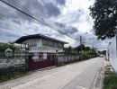 - ให้เช่าที่ดินพร้อมบ้าน2หลังซอยรามอินทรา14แยก8 เหมาะอยู่อาศัยทำโกดังคลังสินค้าหรือออฟฟิศราคา43000เดือนใกล้สถานีรถไฟฟ้าสถานีมัยลาภเพียง750เมตรจากปากซอย