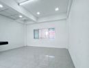 - ขายด่วน! ปรับราคาพิเศษ ตึกติดถนนหน้าหมู่บ้านแสนมณี เพียง 1.79 ล้านบาท