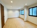 - ขายทาวน์โฮม 3 ชั้น รีโนเวทใหม่ พร้อมอยู่ นาคนิวาส 2 เกษมสันต์ ลาดพร้าว ใกล้เลียบด่วนเอกมัย รามอินทรา MRT