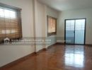 - บ้านเดี่ยว 2 ชั้น รีโนเวทใหม่ พร้อมอยู่ ทำเลรามคำแหง 124 หมู่บ้านเกศรี 2 ซอย 5ก เนื้อที่ 54 ตารางวา บ้านสวยสไตล์โมเดิร์น รีโนเวทใหม่ พร้อมเข้าอยู่
