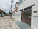 - บ้านเดี่ยว 2 ชั้น รีโนเวทใหม่ พร้อมอยู่ ทำเลรามคำแหง 124 หมู่บ้านเกศรี 2 ซอย 5ก เนื้อที่ 54 ตารางวา บ้านสวยสไตล์โมเดิร์น รีโนเวทใหม่ พร้อมเข้าอยู่