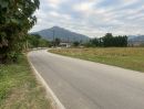 - ที่ดินผืนสวยโอบล้อมด้วยภูเขาใกล้แม่กำปองวิวสวยอากาศดี