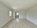 - บ้านเดี่ยวหลังใหญ่รีโนเวทใหม่พร้อมอยู่ บรรยายกาศดี พื้นที่สนามรอบบ้าน เนื้อที่ 53.8 ตร.ว. พท. 180.63 ตร.ม. 3 ห้องนอน 3 ห้องน้ำ 2 จอด