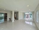 - บ้านเดี่ยวหลังใหญ่รีโนเวทใหม่พร้อมอยู่ บรรยายกาศดี พื้นที่สนามรอบบ้าน เนื้อที่ 53.8 ตร.ว. พท. 180.63 ตร.ม. 3 ห้องนอน 3 ห้องน้ำ 2 จอด