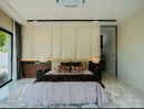 - พูลวิลล่าหรูสไตล์ Modern Luxury ทำเลหางดง-เชียงใหม่ โปร่ง โล่ง อบอุ่น ผสมผสานหินธรรมชาติ งานไม้ และกระจกบานใหญ่รับแสงธรรมชาติ