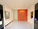 - โรงงานพื้นที่สีม่วง และโกดัง 2 ชั้น MMC นวนคร ม.ธรรมศาสตร์ รังสิต สำนักงาน 8 ห้อง 2 น้ำ คลองหนึ่ง อ.คลองหลวง 242ตร.ว. 1400ตรม.