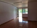 - ให้เช่า โกดังสินค้า พร้อมบ้านพัก 211.8 ตร.ว. อ.เกาะจันทร์ จ.ชลบุรี