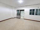 - บ้านใหญ่ 4 ห้องนอน งบไม่ถึง 3 ล้าน! ทาวน์โฮม 3 ชั้น หมู่บ้านรมัณยา พระราม 5 นครอินทร์