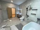 - ทำเลดีที่สุดในลาดพร้าว! ขายบ้านเดี่ยว 5 ห้องนอน 3 ที่จอดรถ พื้นที่ใช้สอย 250 ตร.ม. เชื่อมต่อเลียบทางด่วนเอกมัย-รามอินทรา ราคา 11.9 ล้านบาท