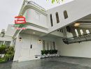 - บ้านแฝด 2 ชั้น (หลังริม) เนื้อที่ 42 ตร.ว. สุขุมวิท 63 ซอยเอกมัย 12 (ซอยเจริญใจ) ถนนสุขุมวิท แขวงคลองตัน เขตพระโขนง