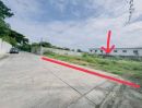 - ขายถูก ทำเลทอง ที่ดินถมแล้ว แปลงสี่เหลี่ยมสวยมาก ในหมู่บ้านชานสมุทร ซอย 5 บนถนนศรีนครินทร์