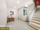 - หมู่บ้าน โกลเด้น ทาวน์ บางนา กม. 5 บ้านใหม่ใกล้เมกา บางนา ตกแต่งสวย พร้อมอยู่