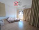 - บ้านแฝดสไตล์บ้านเดี่ยว 2 ชั้น | บ้านยู ซอย 12 ชลบุรี ฟังก์ชันใหญ่ 4 ห้องนอน พร้อมชั้นลอย