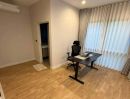 - บ้านใหม่เฟอร์ครบพร้อมอยู่! ปล่อยเช่าบ้านเดี่ยวหรู ถนนหอการค้าไทย 4 นอน 5 น้ำ มีห้องแม่บ้าน ใกล้ SISB, DBS และเซ็นทรัลแจ้งวัฒนะ