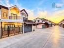 - ทาวน์เฮาส์ 2 ชั้น หมู่บ้านวีรวัฒน์ ซอยเพชรเกษม 92/3 ใกล้ MRT หลักสอง