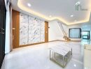 - ทาวน์เฮาส์ 2 ชั้น หมู่บ้านวีรวัฒน์ ซอยเพชรเกษม 92/3 ใกล้ MRT หลักสอง