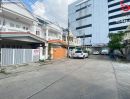 - ขายทาวน์เฮาส์ 2 ชั้น 18 ตร.ว. หมู่บ้านเอเวอร์กรีน ซ.บางนา-ตราด 56 รีโนเวทใหม่ พร้อมอยู่ ใกล้ทางพิเศษบูรพาวิถี รถไฟฟ้าสายสีเหลือง