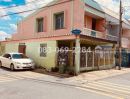 - ขายทาวน์เฮ้าส์ หลังมุม รามอินทรา 44 ใกล้สถานีรถไฟฟ้า 170 เมตร น้ำไม่ท่วม