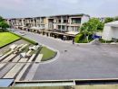 - ขาย ทาวน์โฮมหรู เลียบด่วนรามอินทรา Landmark Ekkkamai Ramintra 3 นอน 2 จอด มี skyhall penthouse โปร่งโล่งทะลุ 3 ชั้น เหมาะ ทำ home office