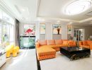 - บ้านใกล้ทะเลสาบ สามารถเดินไปได้เลย โครงการหรู หมู่บ้าน มัณฑนา เลค วัชรพล พื้นที่ 101 ตรว. 5 ห้องนอน 6 ห้องน้ำ พร้อมห้องน้ำในตัวทุกห้อง