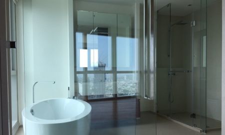 ขายคอนโด - Urgent sale 2 bedrooms very high floor in The River Condominium only 160K/Sq.m