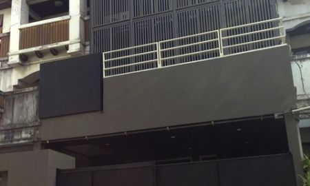ขายอาคารพาณิชย์ / สำนักงาน - FF144 ขายทาวน์โฮม 3 ชั้น ถนนพระราม 9 ใกล้เลียบด่วนเอกมัยรามอินทรา รีโนเวทใหม่