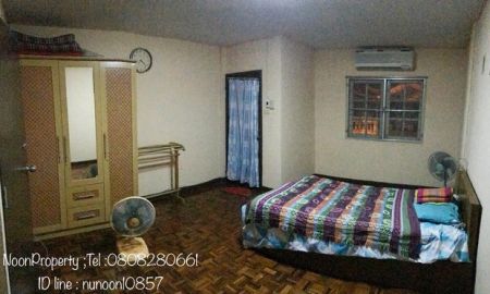 ขายทาวน์เฮาส์ - Urgent Town house for Sale 3 bedroom 2 Bathroom 18 Sq.w at Central pattaya