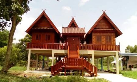 ขายบ้าน - ขายบ้านทรงไทยริมคลองเปรมประชากร พื้นไม้มะค่า 14-18 นิ้ว ยาว 6 เมตร 3 หลัง ราคาถูกมาก