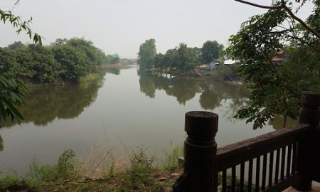 ขายที่ดิน - บ้านเรือนไทยริมแม่น้ำ บรรยากาศธรรมชาติ วิวสวยมาก อ.บางไทร อยุธยา : บท 017 ขายที่ดินริมแม่น้ำ พร้อมบ้านเรือนไทย อายุเกือบ 100 ปี ปลูกบนที่ดินเนื้อที่ 1
