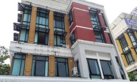 ให้เช่าอาคารพาณิชย์ / สำนักงาน - รหัสCC 916 ให้เช่าตึกแถวอาคารพาณิชย์ 4 ชั้น ย่านบางนา โครงการบ้านกลางกรุง ใกล้ Central Bangna