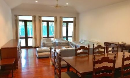 ให้เช่าบ้าน - For rent Single storey house Soi Prapinij (Suan Plu) Sathorn 3 beds 3 baths Fully Furnished