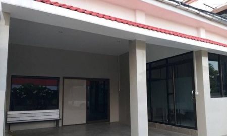 ให้เช่าบ้าน - Code13819 House for Rent EXPAT only Srinakarin area for living or home office usable area 200 sqm close to RAMA IX park