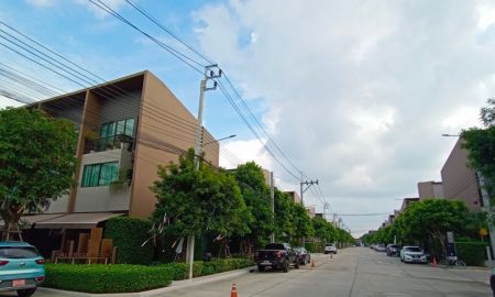 ขายทาวน์เฮาส์ - ขายบ้านมือสอง บ้านกลางเมือง ลาดพร้าว-เสรีไทย เนื้อที่ 18.5ตรว. ติดถนน เสรีไทย52 ใกล้สวนสยาม เสรีไทย