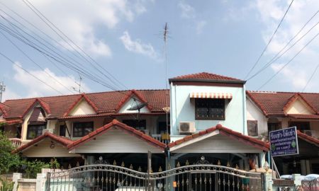 ขายบ้าน - ขายทาวน์เฮ้าส์ หมู่บ้านรังสิยา 2 ปากเกร็ด นนทบุรี พื้นที่ 46 ตร. ว 184 ตร. ม มีห้องสำนักงาน จอดรถได้