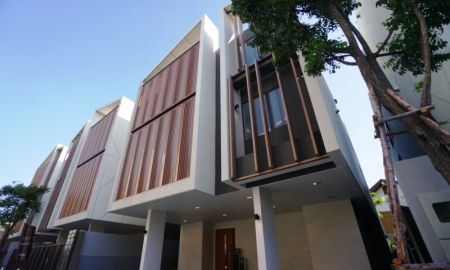 ขายบ้าน - ขายบ้านเดี่ยว 3 ชั้น อาณา เอกมัย (Arna Ekamai) ขนาด 58 ตรว. Luxury ใจกลางสุขุมวิท ย่านทองหล่อเอกมัย