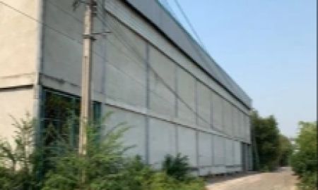 ให้เช่าโรงงาน / โกดัง - ให้เช่าโกดัง 1,937 ตารางเมตร ถนนบางกรวย-ไทรน้อย นนทบุรี มีที่พักคนงาน