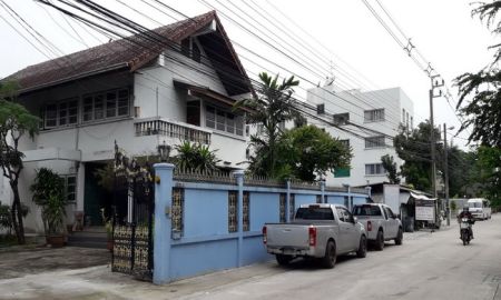 ขายบ้าน - ขาย บ้าน 2 หลัง ซอยลาดพร้าว 124 ถนนลาดพร้าว เขตวังทองหลาง กรุงเทพมหานคร