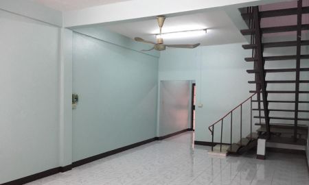 ให้เช่าทาวน์เฮาส์ - ให้เช่าทาวน์เฮ้าส์ 2 ชั้น ซ. ประชาราษฎร์บำเพ็ญ 14 ใกล้ MRT ห้วยขวาง / House For Rent near MRT Huay Kwang
