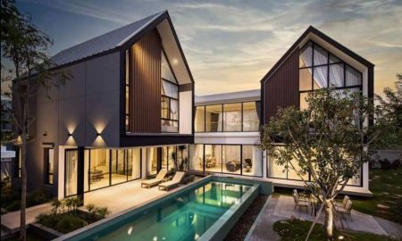 บ้าน - ขายบ้าน ทันสมัยในแบบ Modern Contemporary style พร้อมสระว่ายน้ำ ตกแต่งพร้อมอยู่ โซนหางดง