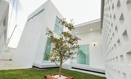 ขายบ้าน - ขายบ้านเดี่ยวสร้างใหม่สไตล์โมเดิร์นสีขาว โซนหางตงใกล้โรงเรียนนานาชาติ